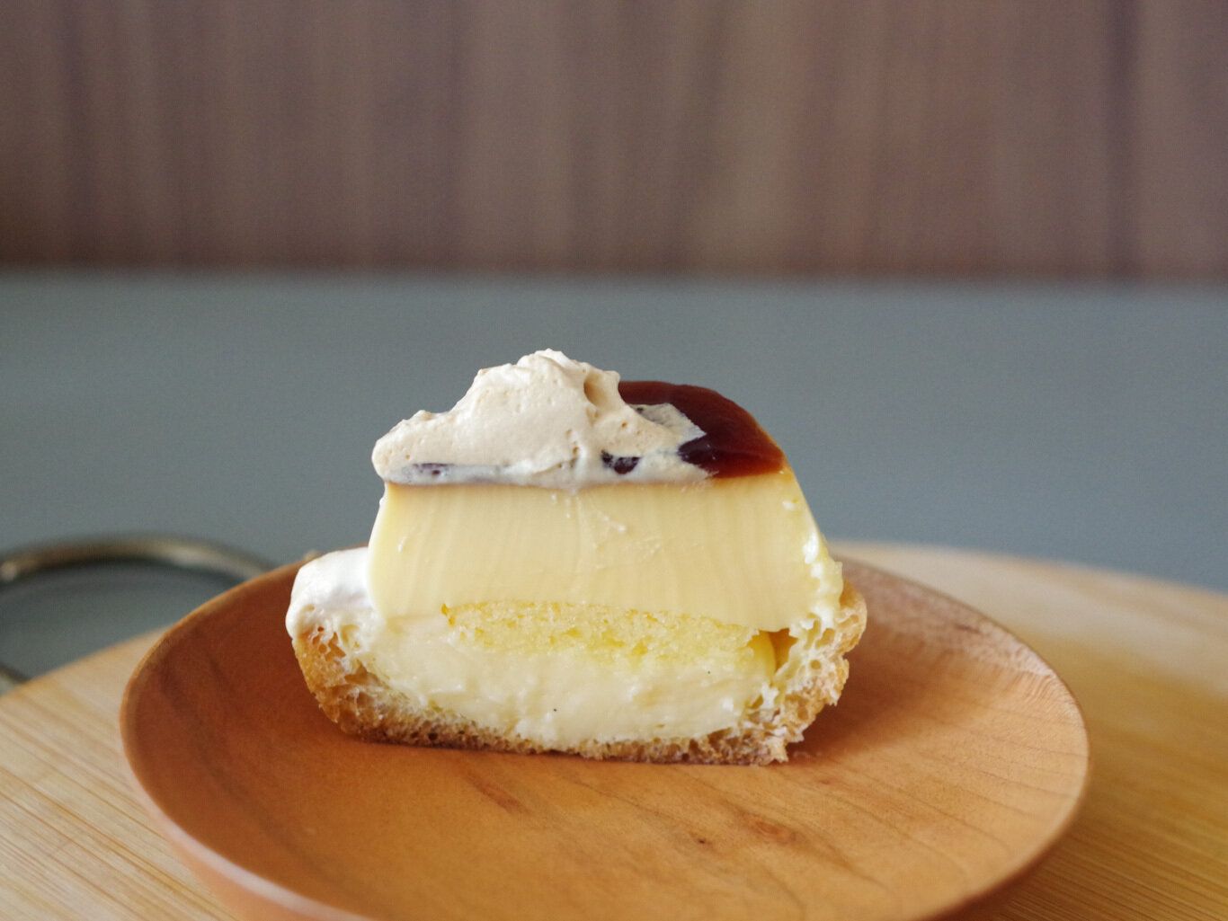 【セブン】丸ごと?!ありそうでなかった“新作シュークリーム”が絶品です