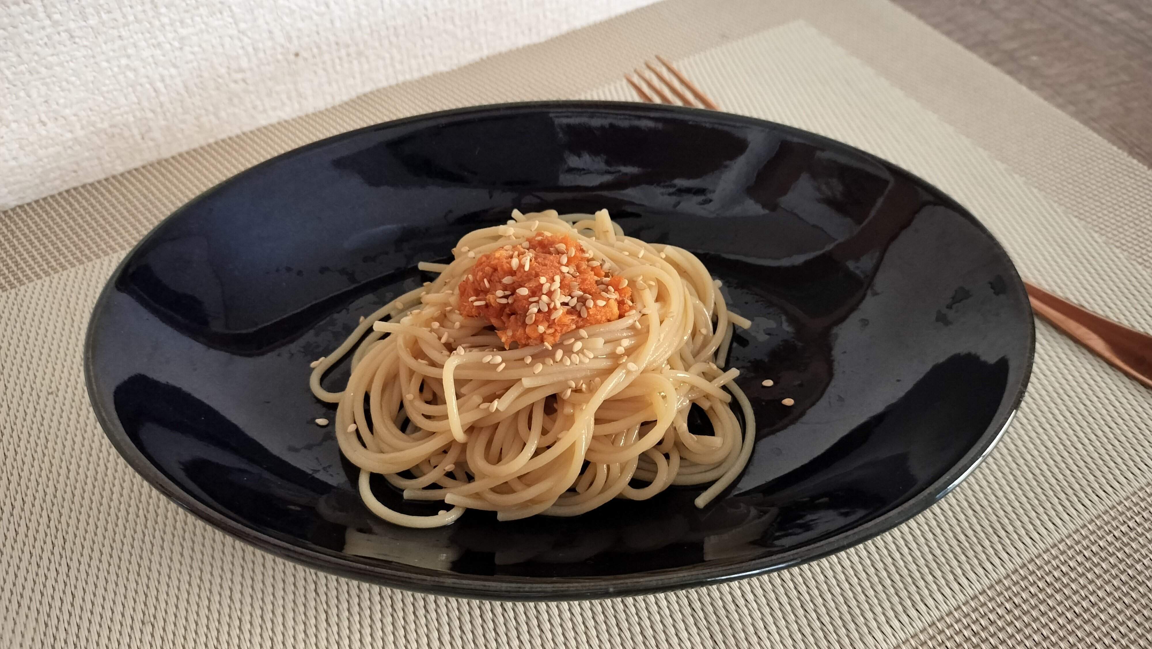 鮭にんにく辣油パスタ