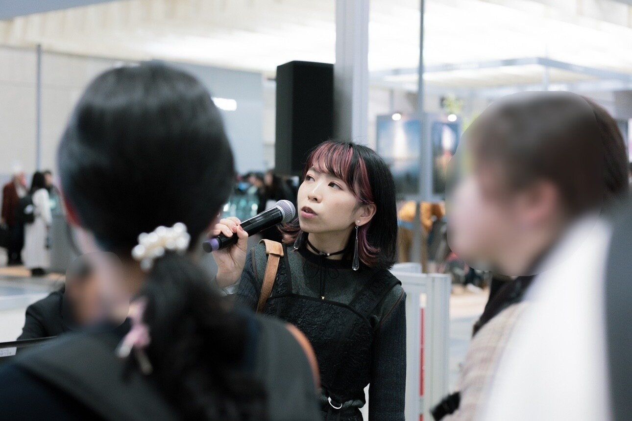 セミナーに登壇する綾さん