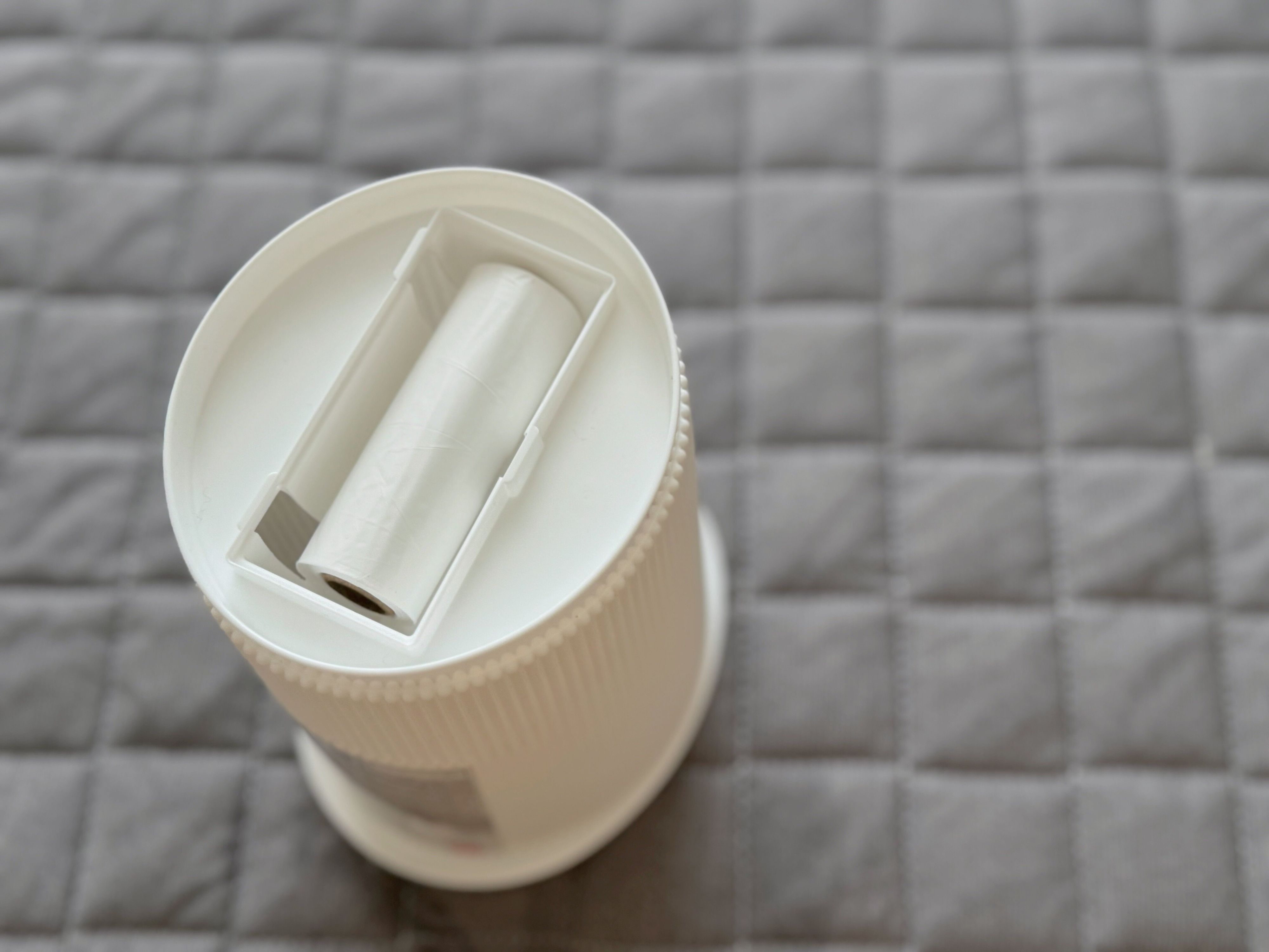 【ダイソー】考えた人天才！ゴミ袋がセッティングできるゴミ箱でテーブル周りがすっきり！