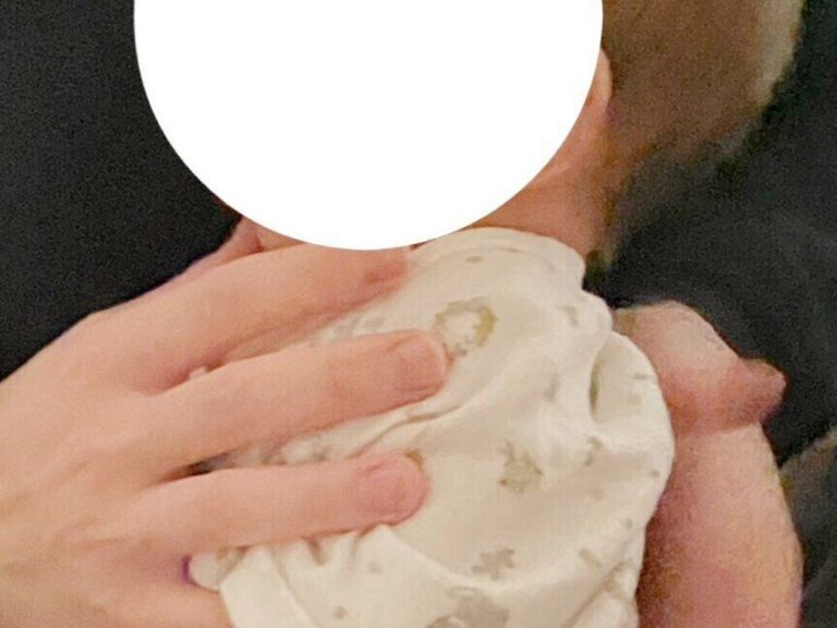 【これが27万いいねのゲップだ】「綺麗すぎる紳士か」生後2カ月の赤ちゃんが取ったゲップの姿勢が”良すぎ”ると話題