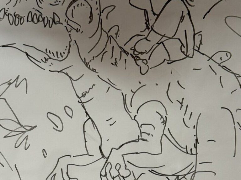 ホワイトボードに描かれた夫の“落書き”が驚きの躍動感！ハイレベルすぎて「消せなくなるやつ」