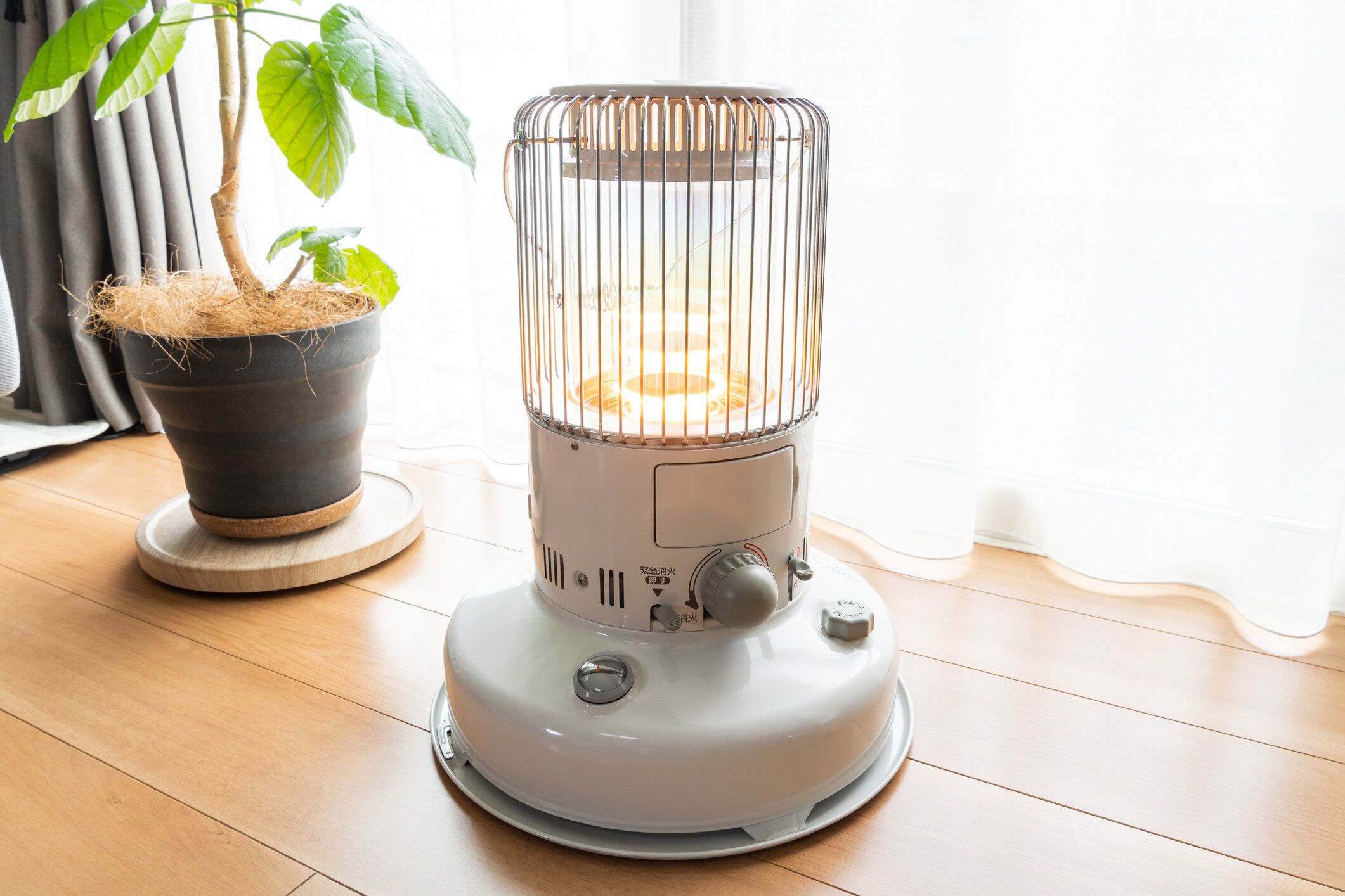 おしゃれな石油ストーブ21選《2024》魅力や注意点、選び方も徹底解説！