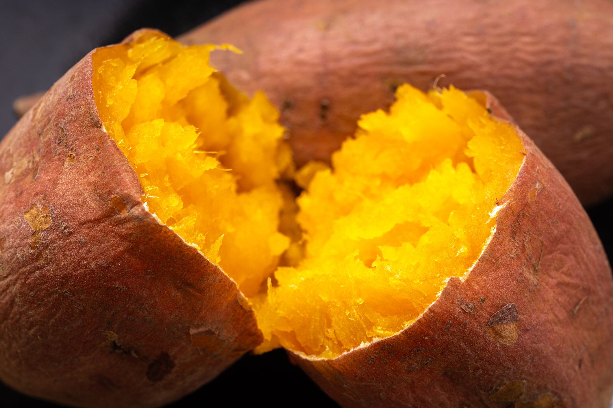 焼き芋はオーブンで作れる！本格焼き芋の作り方や保存方法