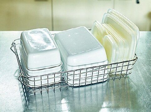 食後、残った料理をしまうセット。