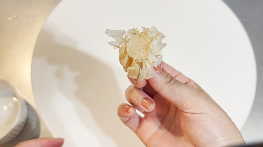 にんにくを取り出して残った皮