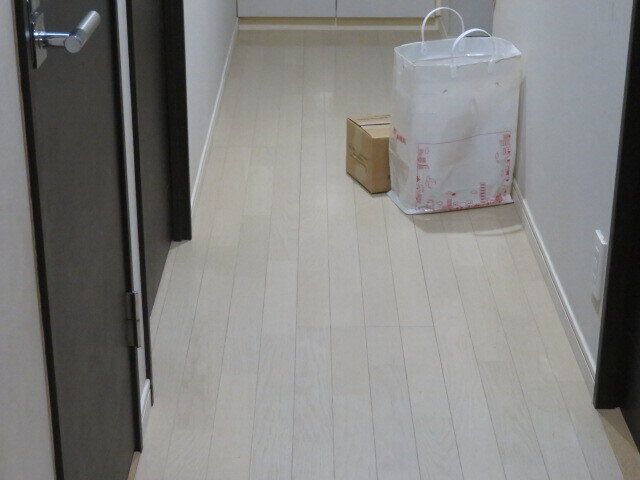 廊下にものを放置する