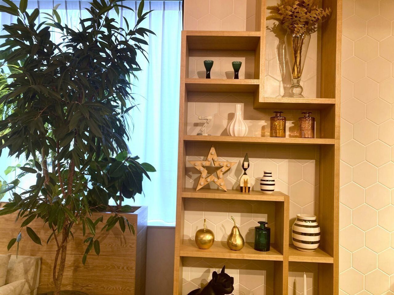 壁面の見せる収納