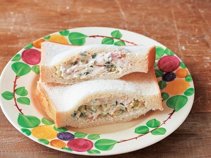 切り込みにぎゅうぎゅう詰め♪クリームチーズのポケットサンド