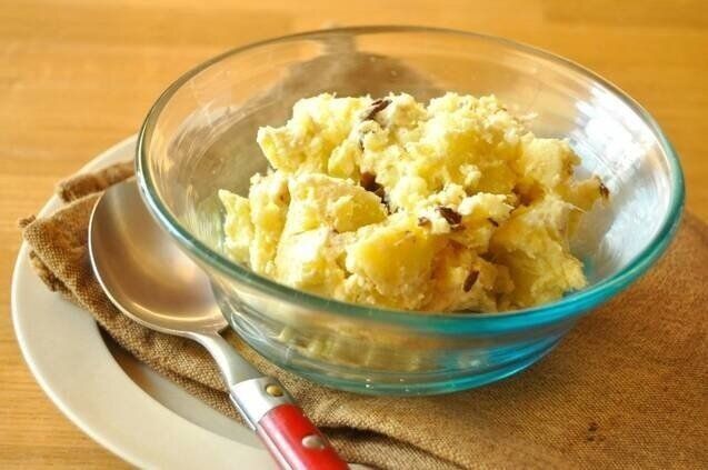 クリームチーズ入りサツマイモとチーズのデリ風サラダ