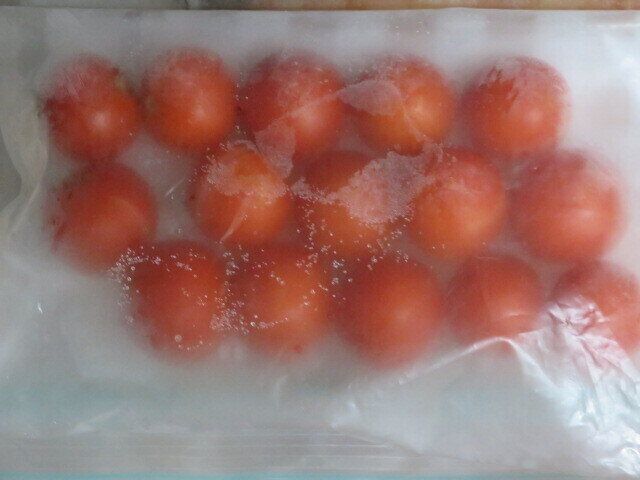 トマトはへただけ取って冷凍