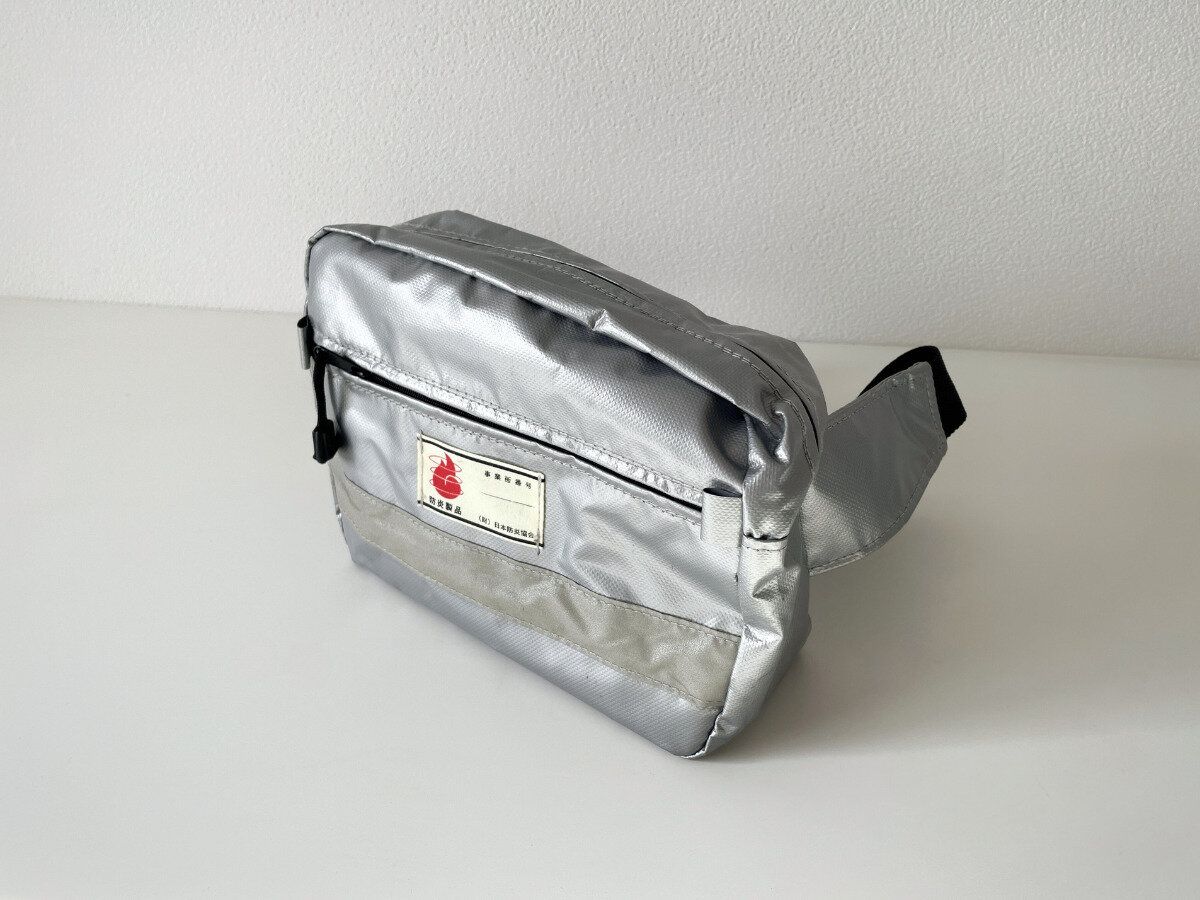 ウエストポーチ