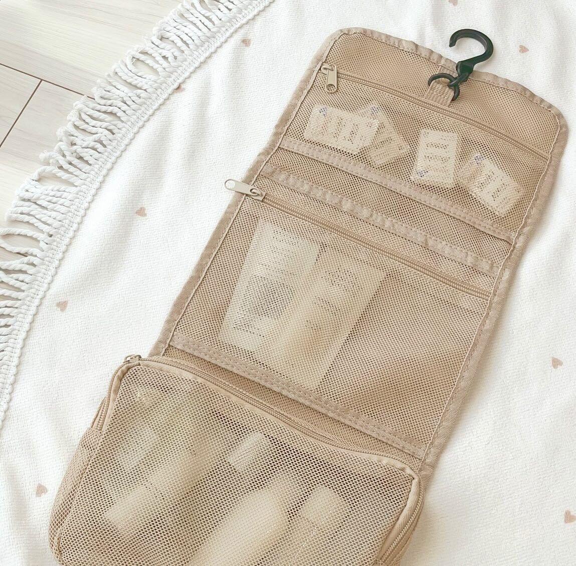 旅行のお供に！「メッシュ3段吊り下げポーチ」