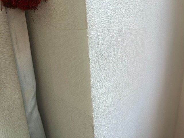 【キャンドゥ】DIY苦手さん必見！貼るだけ！壁紙補修シートで壁紙が素通り！