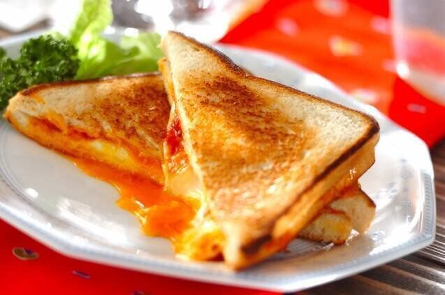 ホットサンド 半熟卵がとろとろ