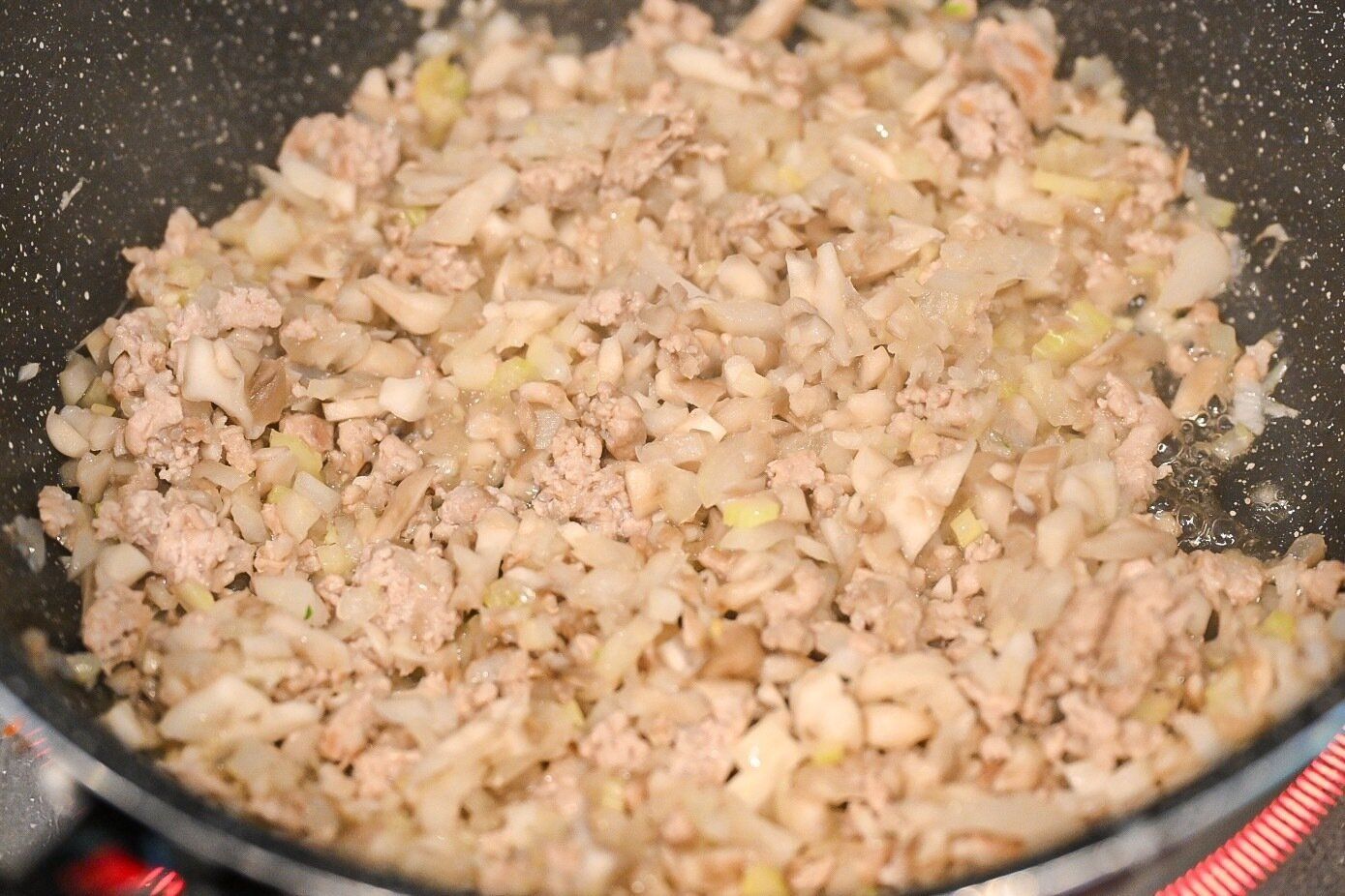 炒めたドライカレーの具