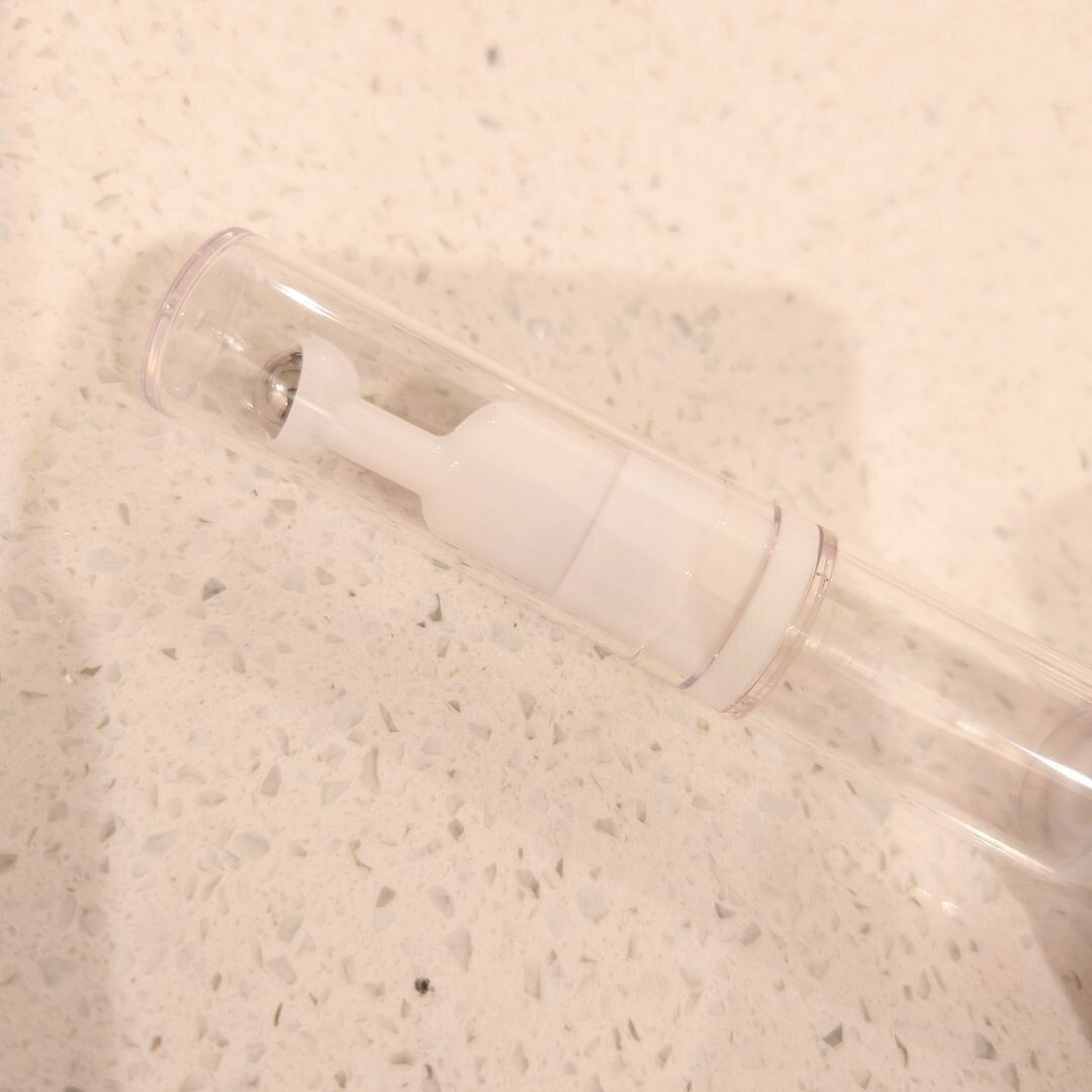 ダイソーの「アイクリーム真空容器（ロールタイプ、6mL）」