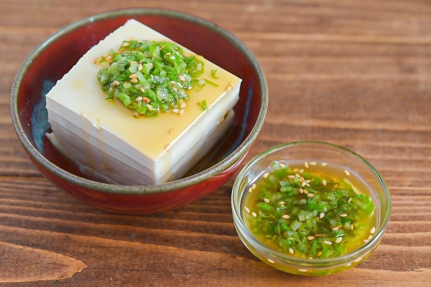 器に入った長ねぎ塩だれと豆腐
