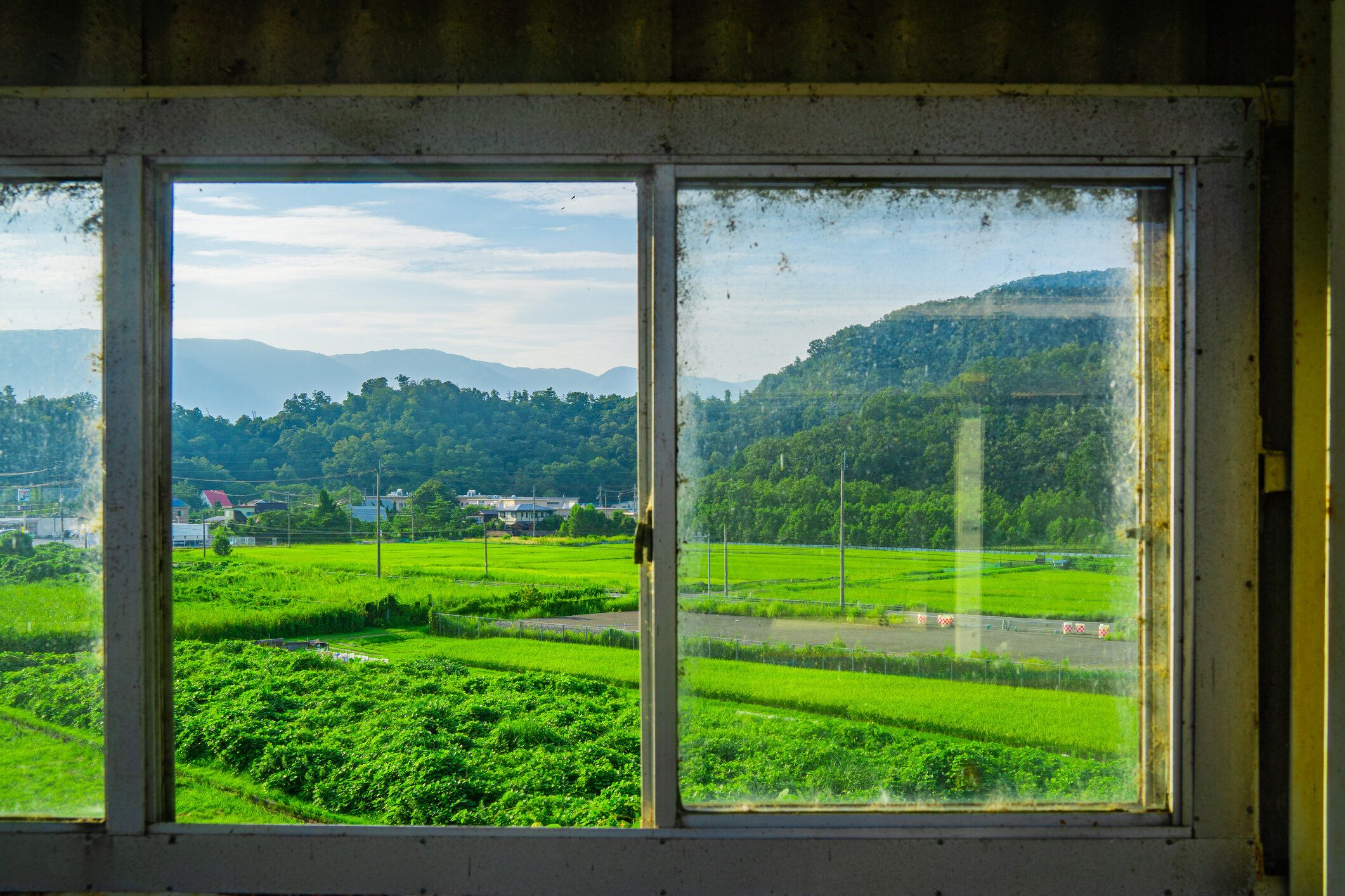 窓からの田園風景