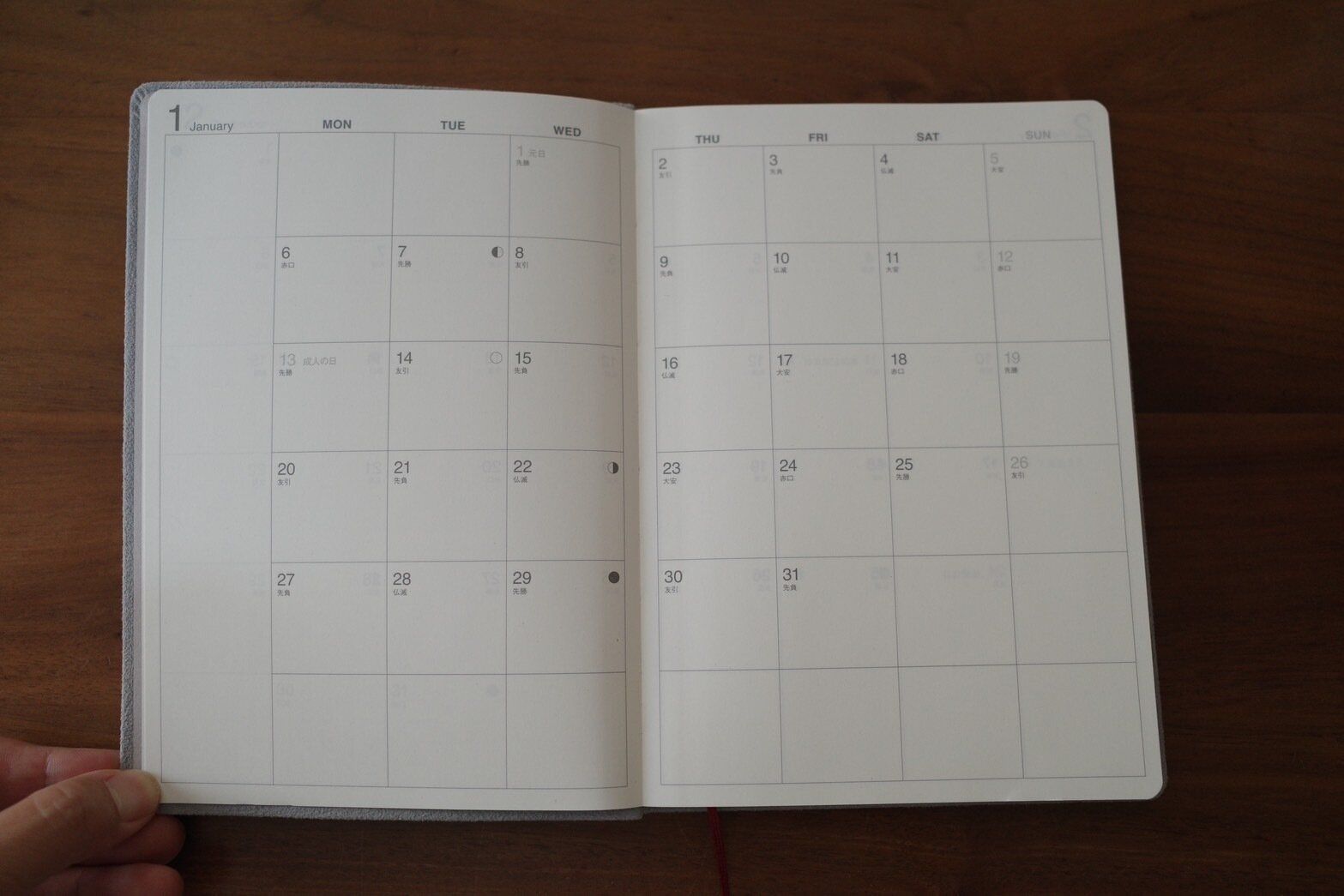 スエード調と色合いがかわいすぎる！無印良品の2025年のスケジュール帳は持てば気分が上がること間違いなし