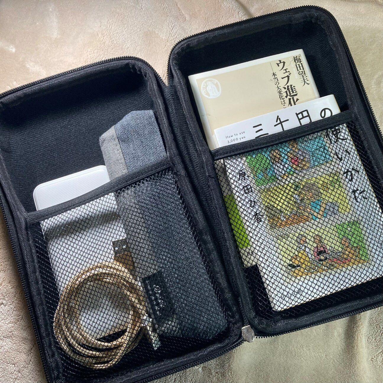 ダイソーさん値付け間違ってない…？大容量＆潰れない「多用途ポーチ」が優秀すぎる