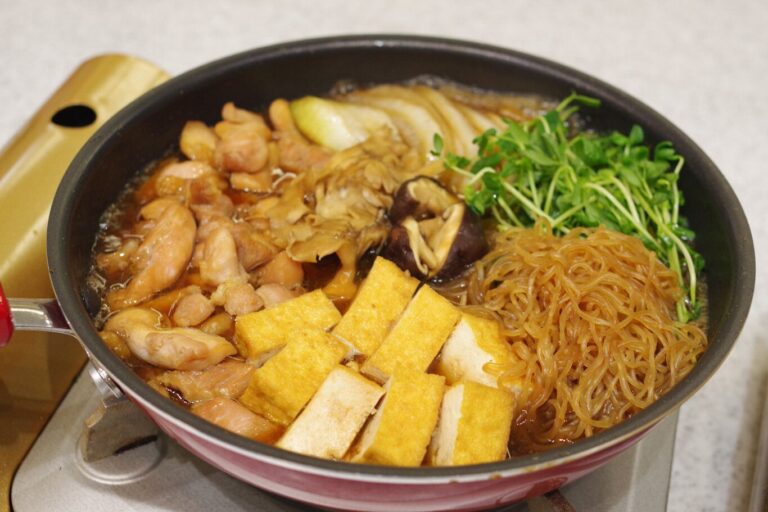 豚肉でも鶏肉でも！もっと自由な「すき焼きアレンジ」で気楽な“週末ごちそう鍋”を