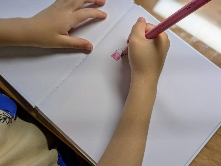 【セリア】ほぼ無印な商品がまさかの110円!?使い方無限大の「絵本ノート」