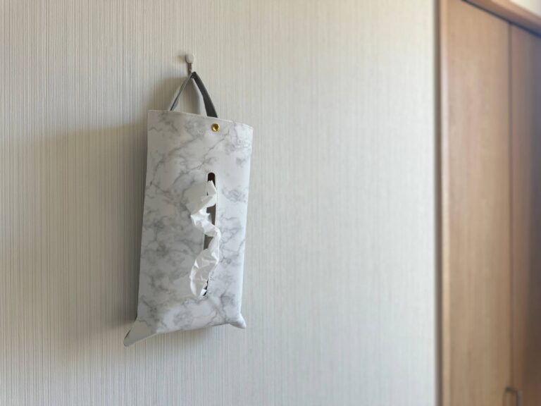 【THREEPPY】吊るしてすっきり！大理石柄でお部屋をランクアップできるティッシュボックスケース