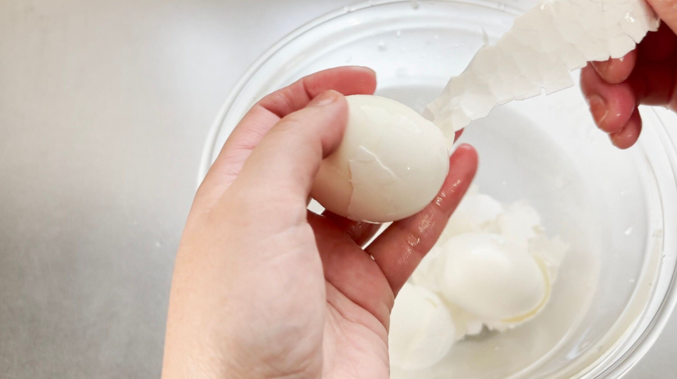 卵の殻が簡単にむける