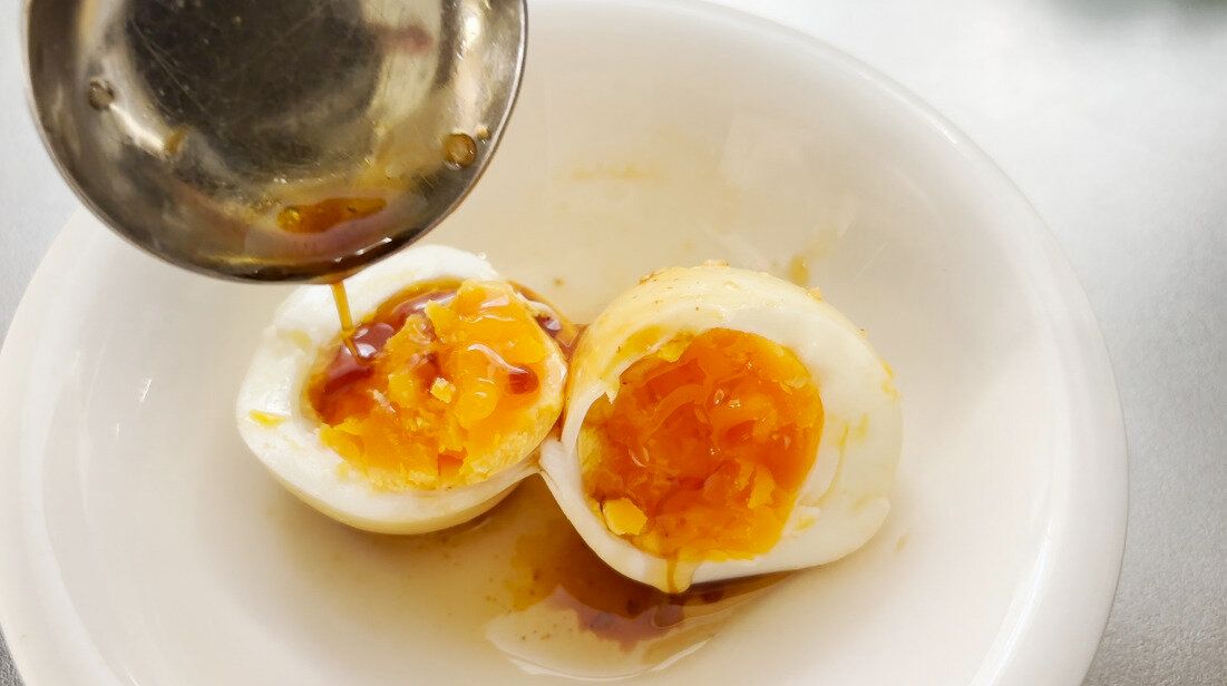 味玉に漬けダレをかける