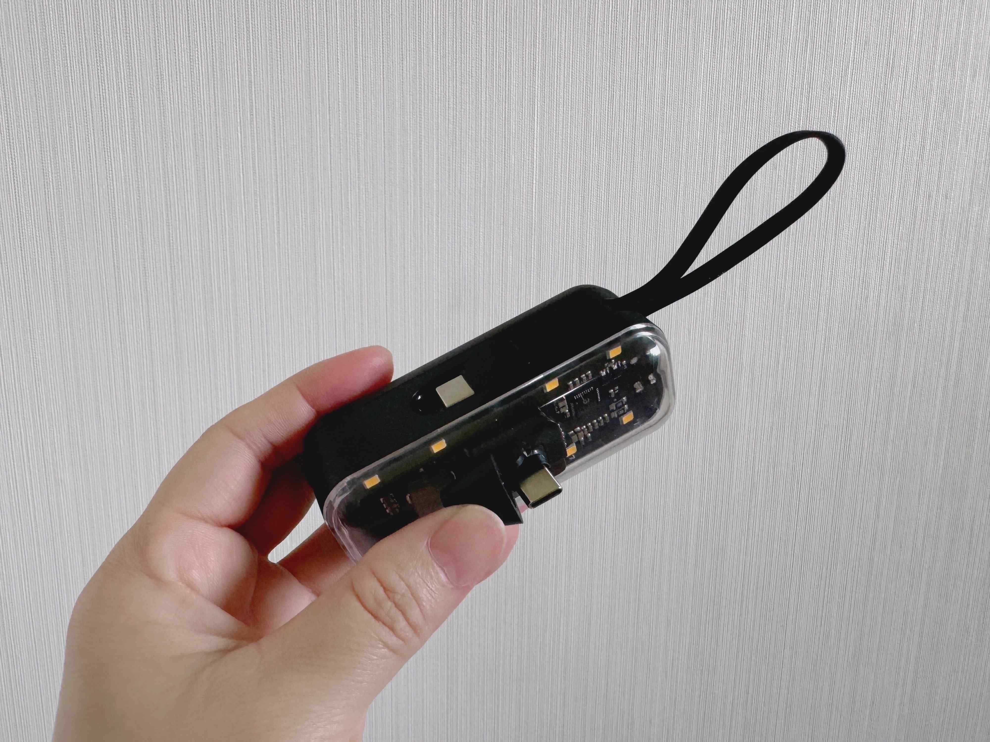LEDライト付きクリアモバイルバッテリー