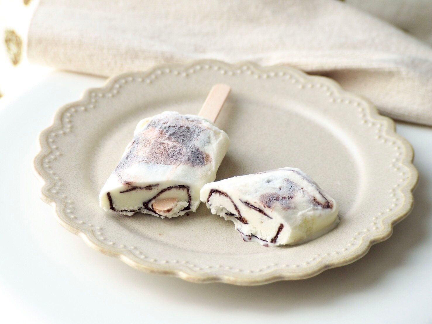 シャトレーゼ「大人のチョコバッキー アフォガート」断面写真