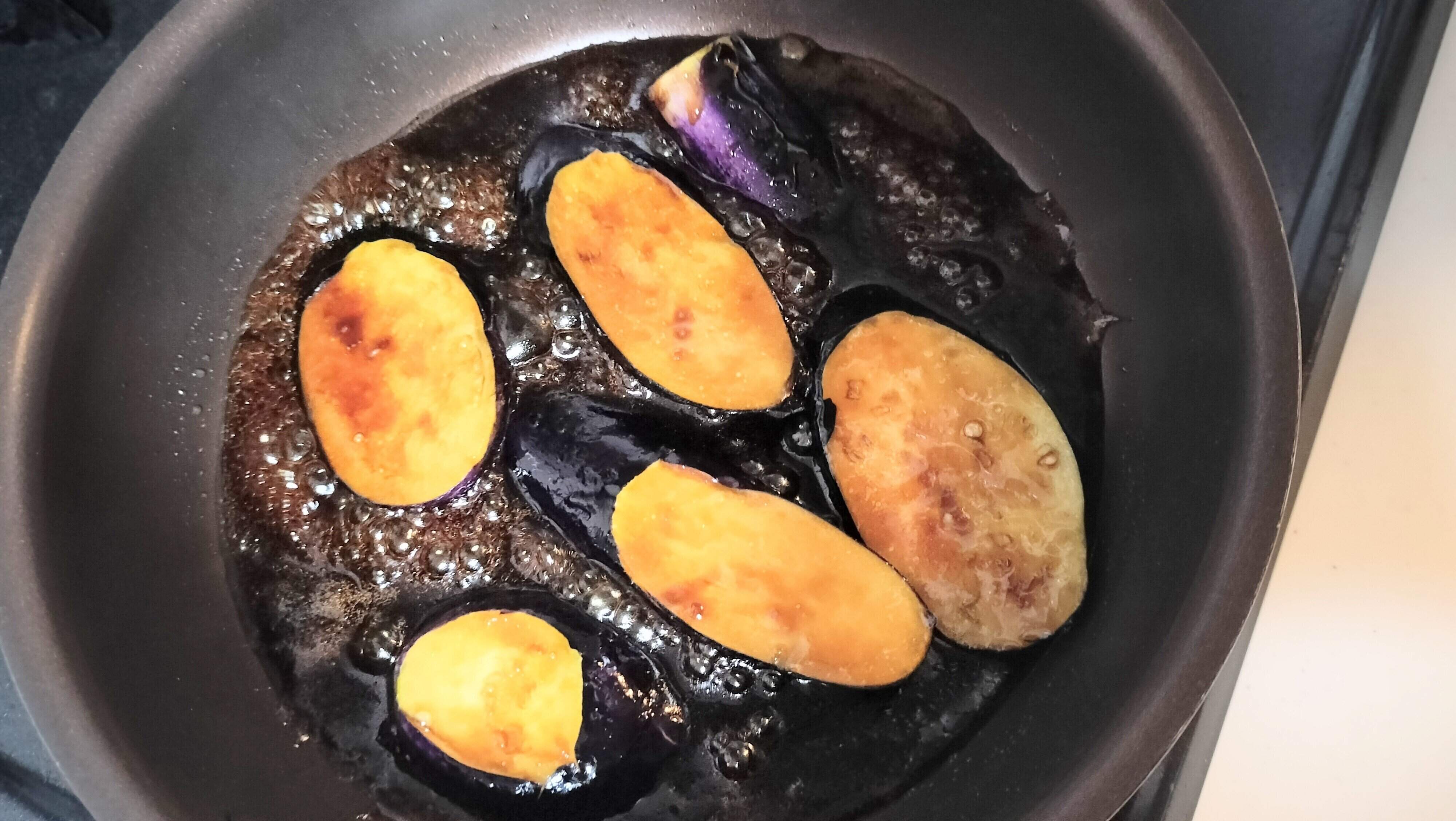 焼豚のタレで茄子を焼く