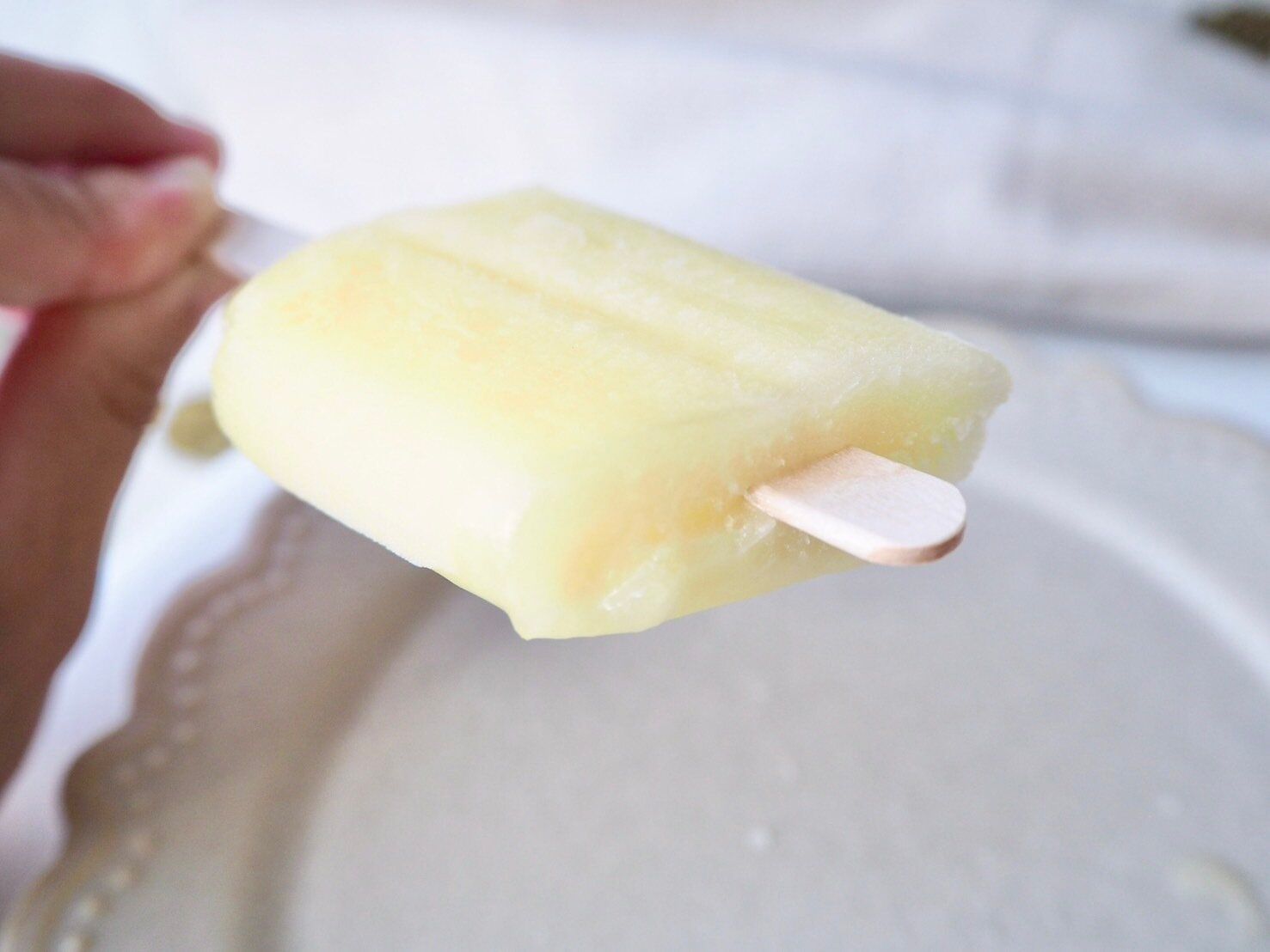 シャトレーゼ「果実食感バー ふじりんご」断面写真