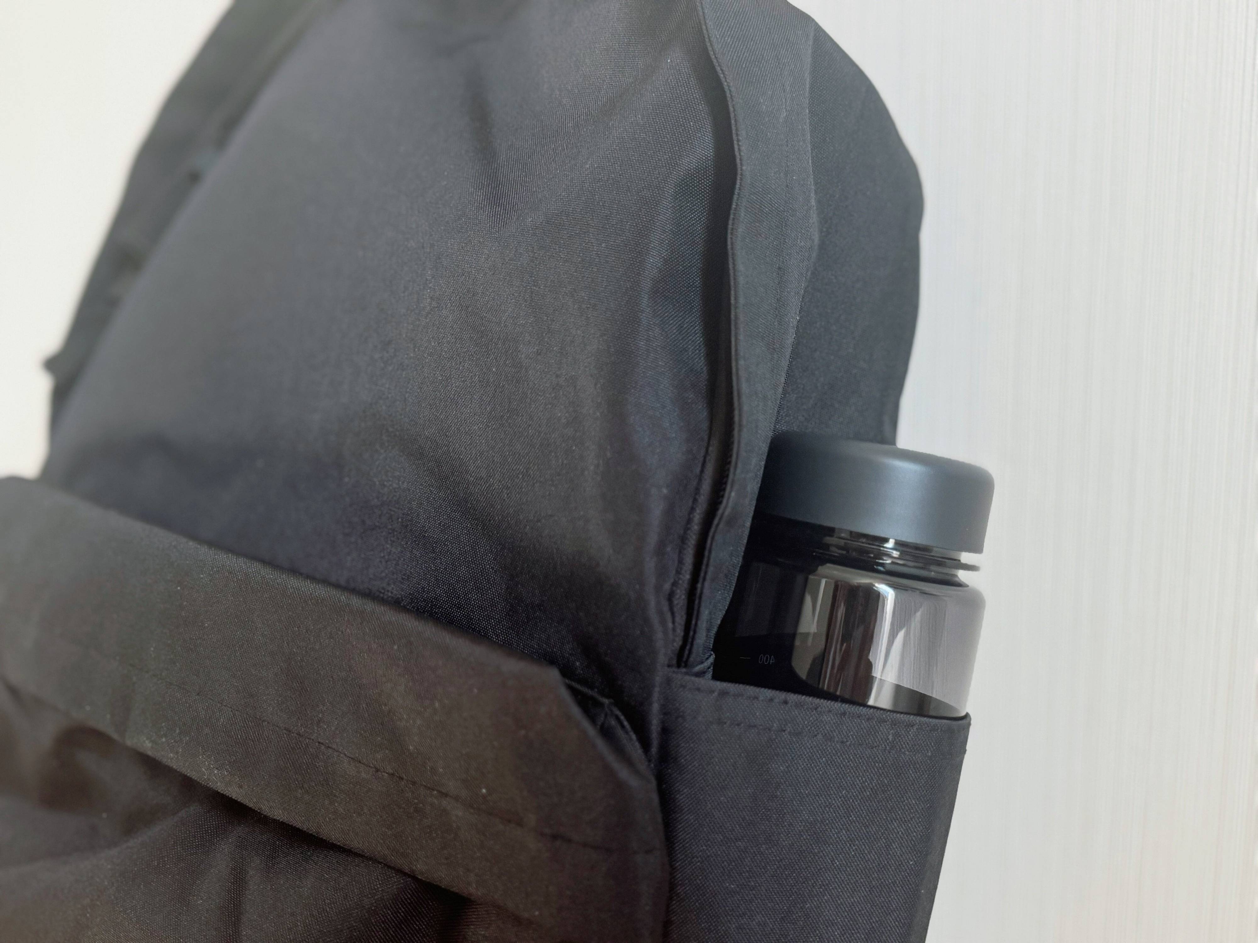 ポケット付きで機能的