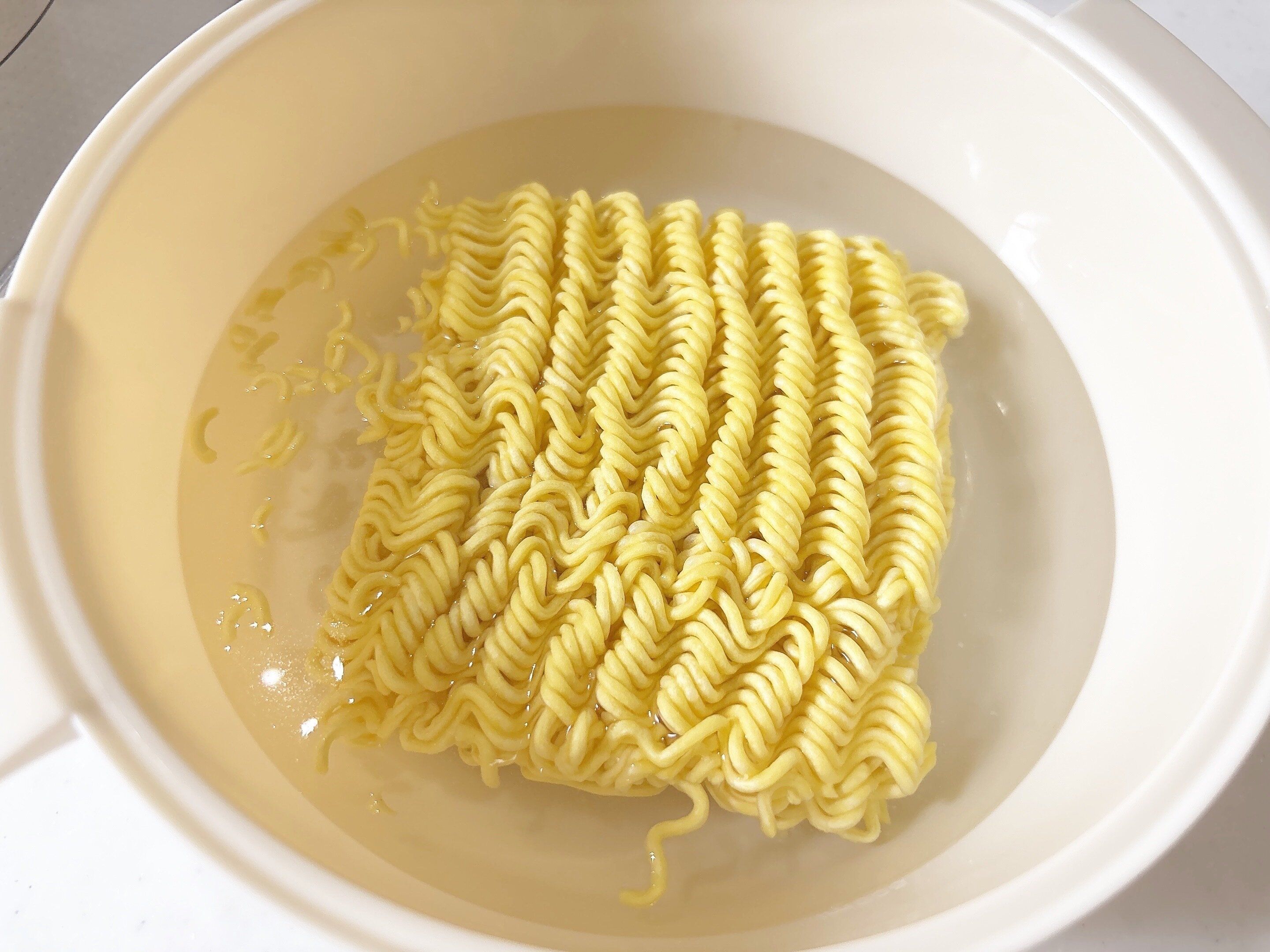 3COINSザル付きピストロヌードル