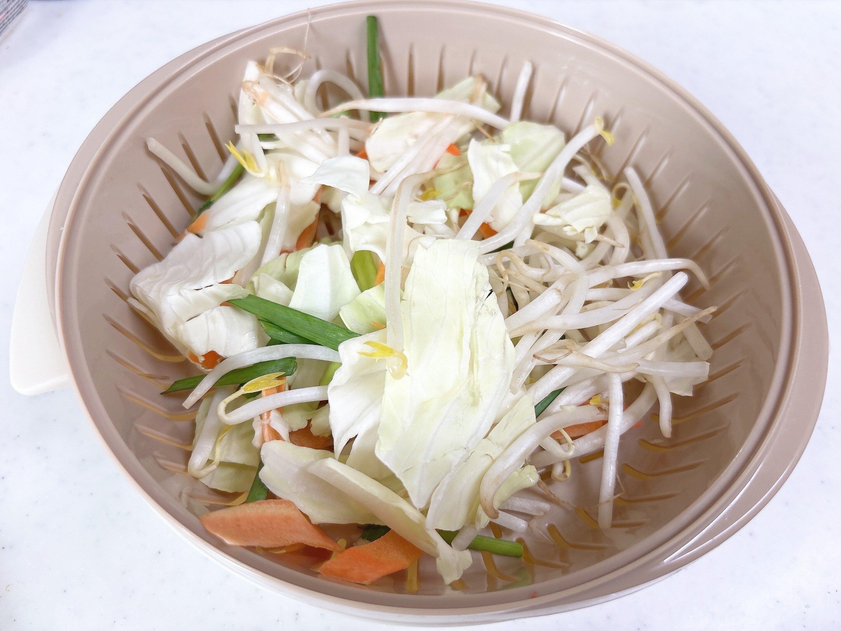 3COINSザル付きピストロヌードル