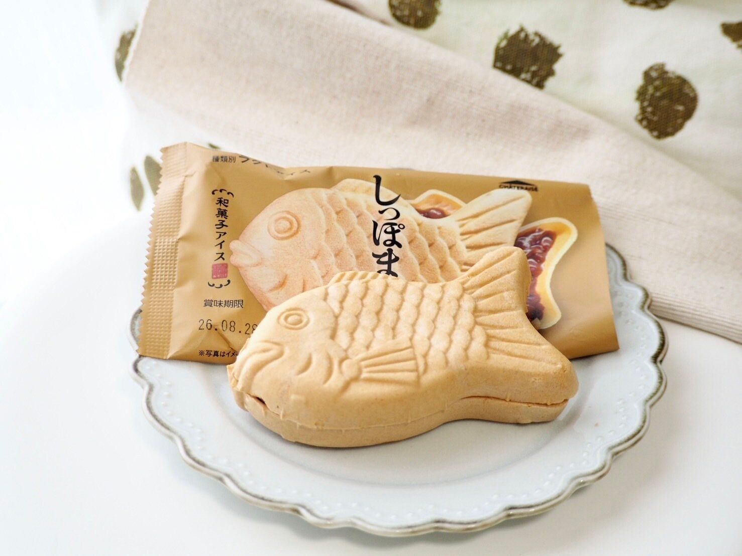 シャトレーゼ「和菓子アイス たい焼き最中 イタリア産焼き栗 しっぽまであん」商品写真