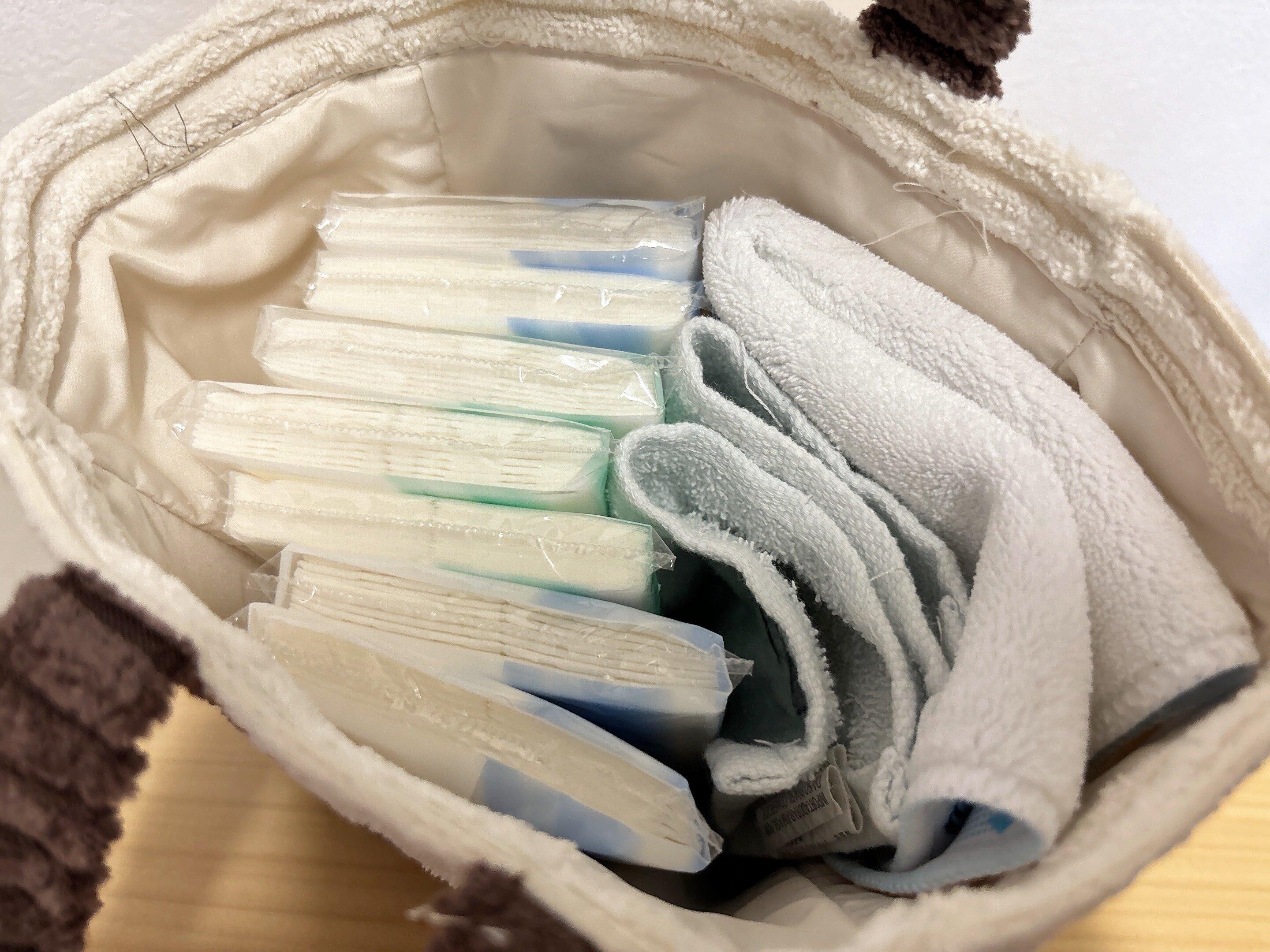 3COINSコーデュロイバッグ型収納