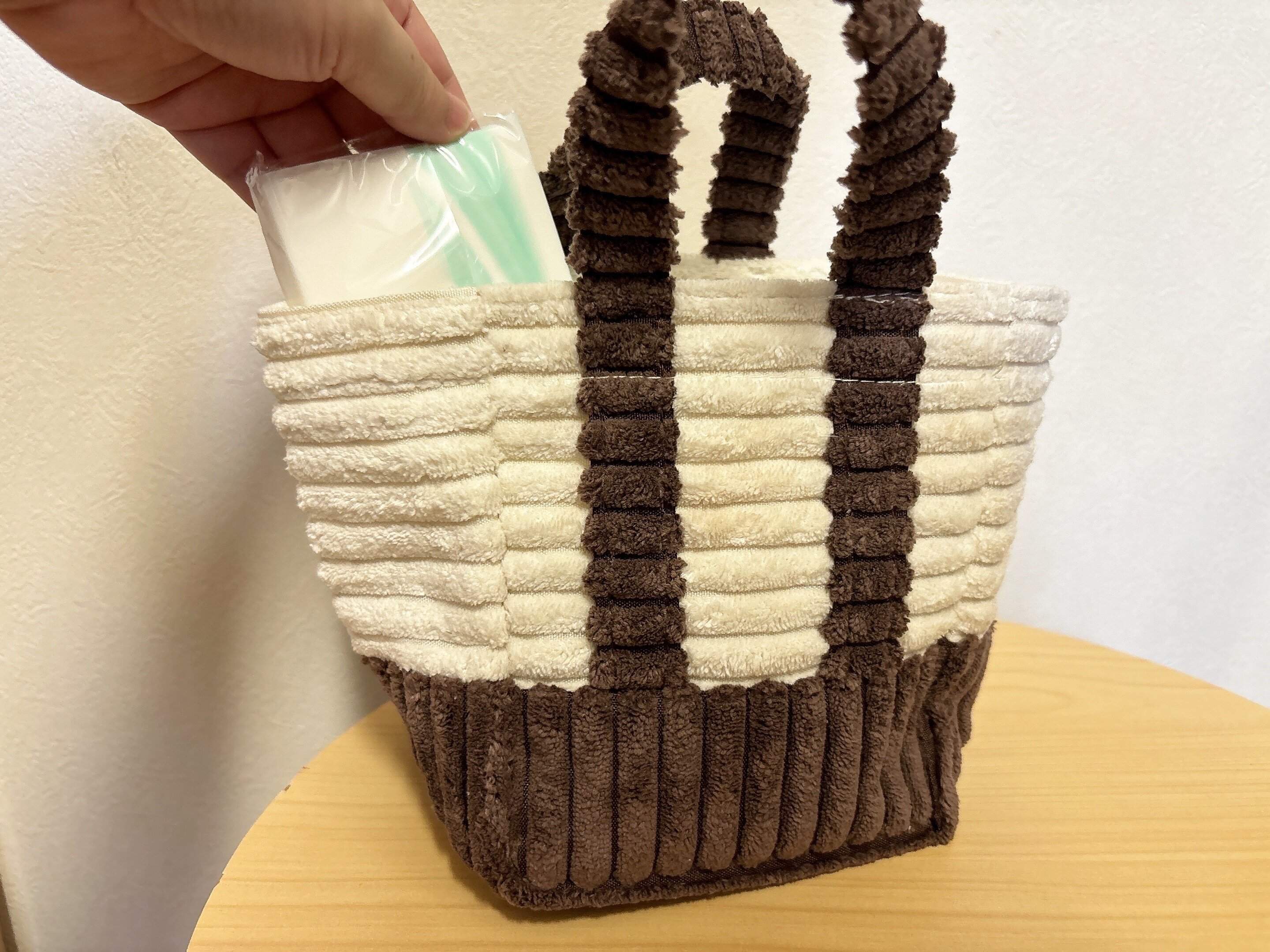 3COINSコーデュロイバッグ型収納