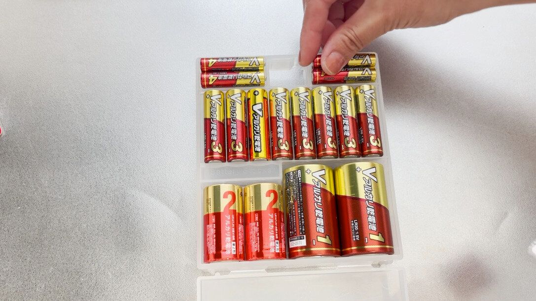 乾電池を収納する