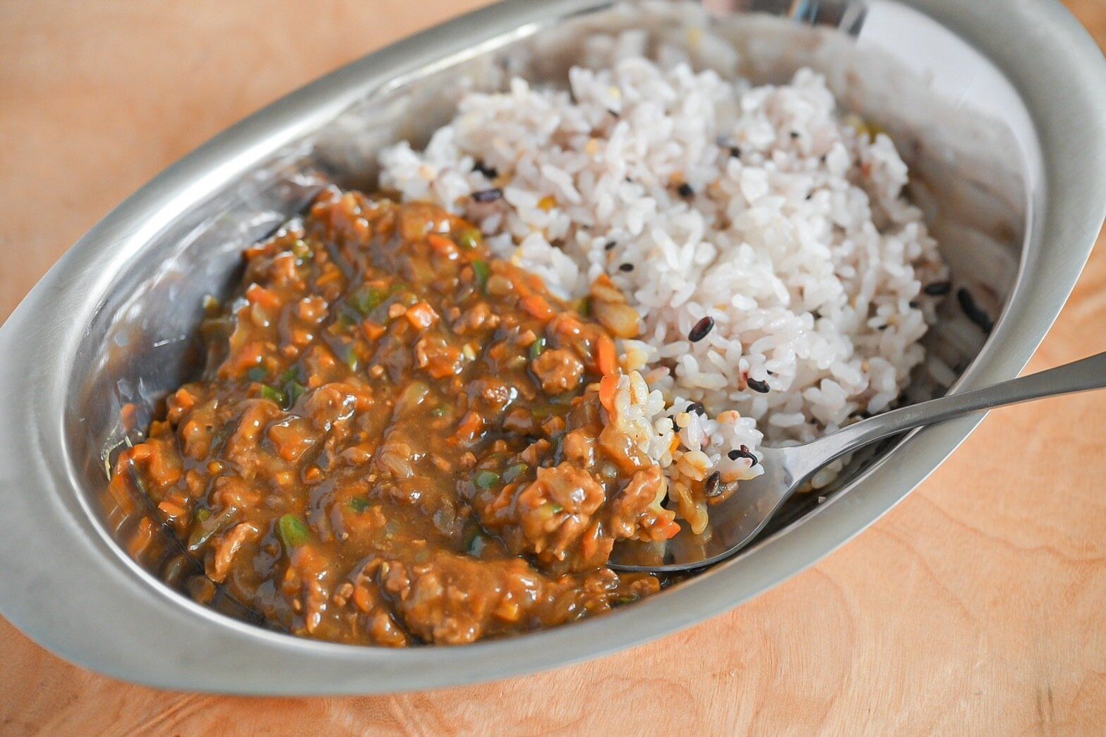 皿に入ったドライカレー