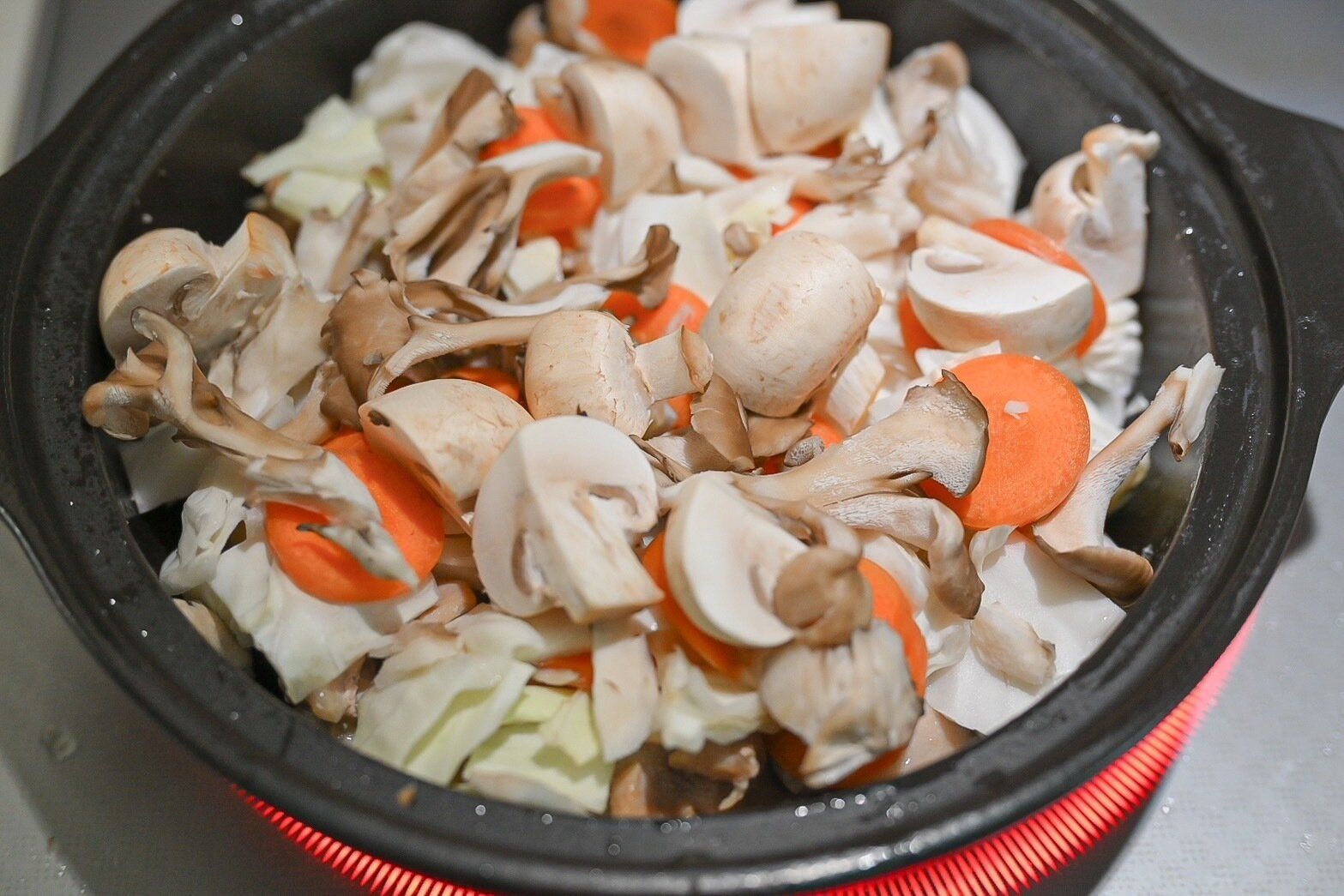 鍋に入った食材