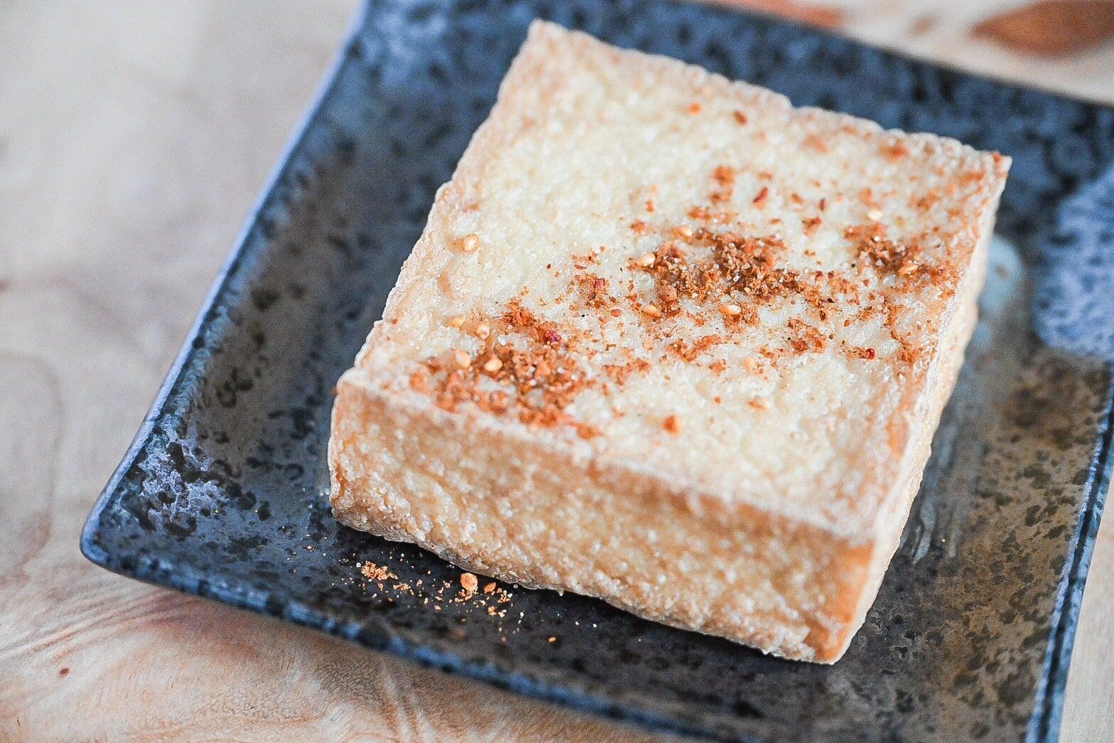 油揚げにかけた和味噌スパイス