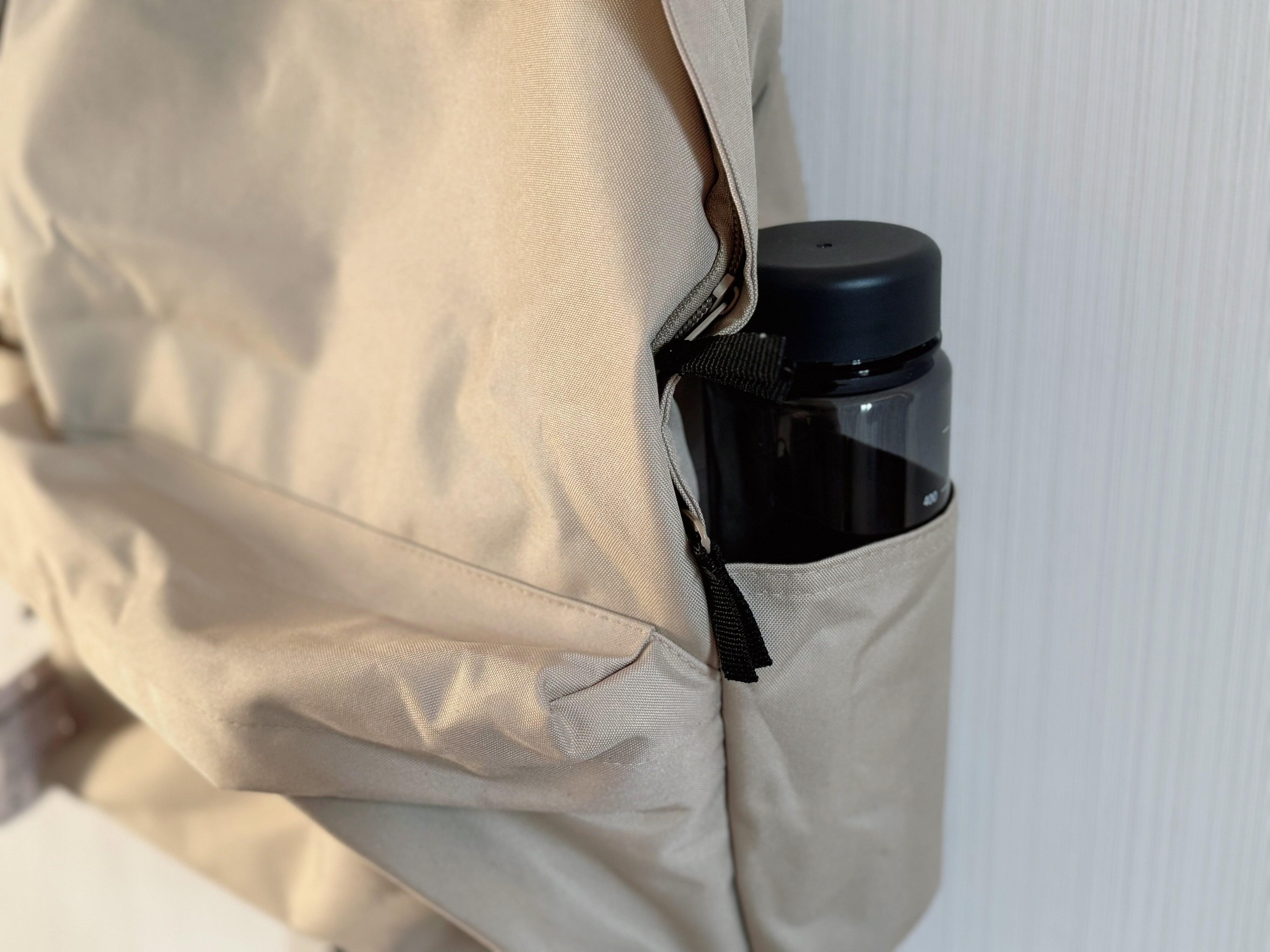 3.スリムな形状でバッグに収まりやすいから