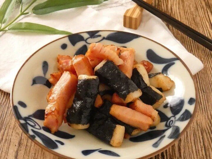 ベーコンと餅のガーリックマヨ炒め