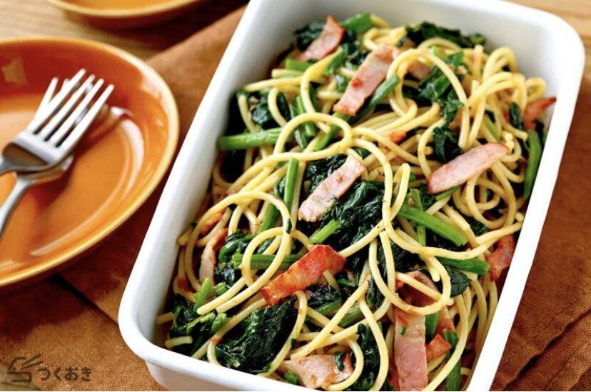 作り置きできるほうれん草とベーコンの和風パスタ