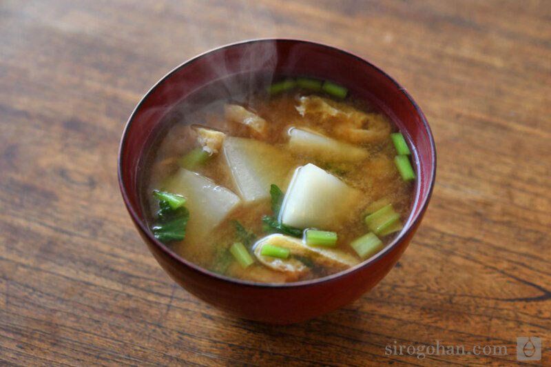 かぶと油揚げのみそ汁