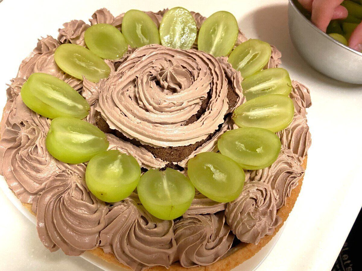 チョコホイップの上にシャインマスカット