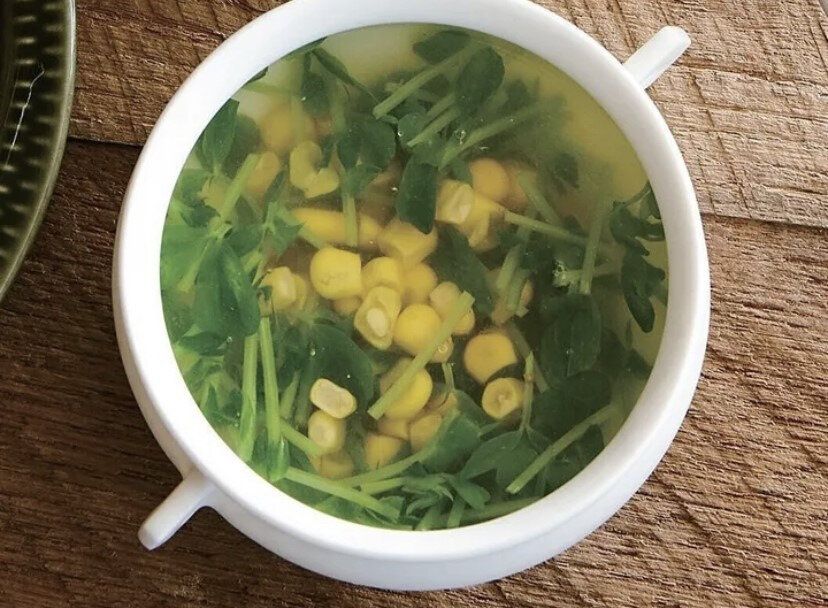 豆苗とコーンの注ぐだけスープ